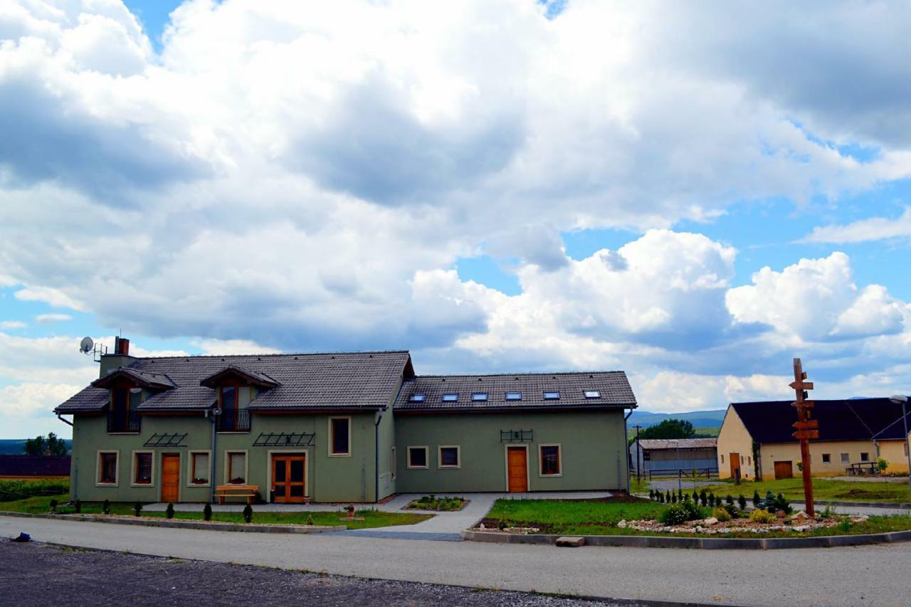 BIO Farma&Penzión Zlatý Hýľ Novacany Exterior foto